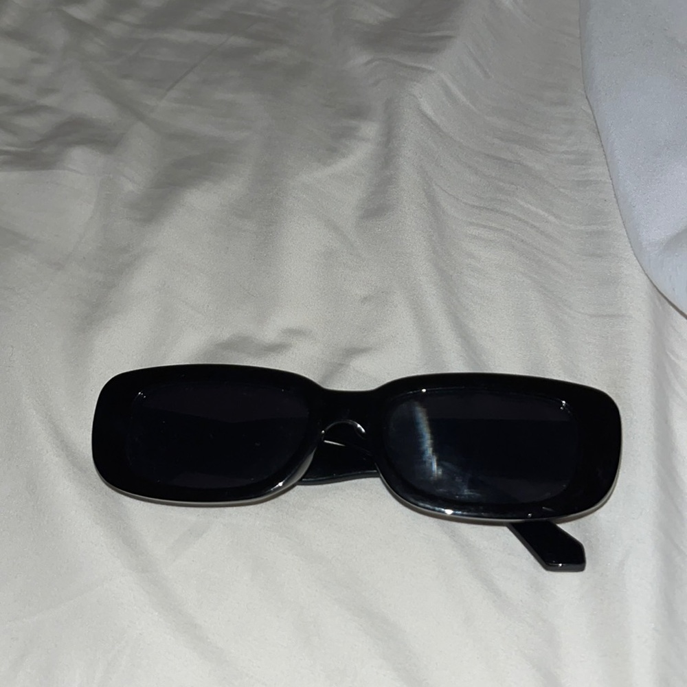sunglasses like new